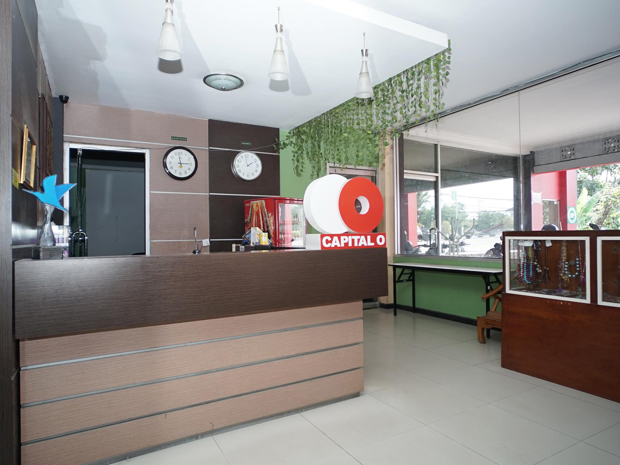 Capital O 2885 Hemra Hotel Balikpapan  Exterior photo
